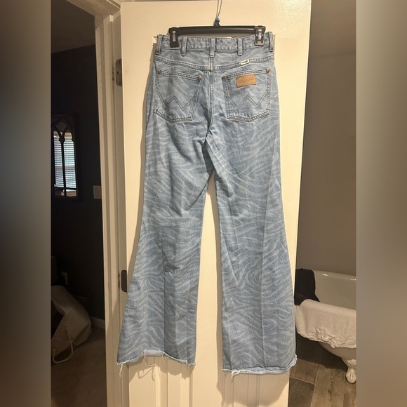 Wrangler Meow Laser Tiger Print Wanderer Jeans High Rise Flare Size 27 x 34 - Picture 9 of 13